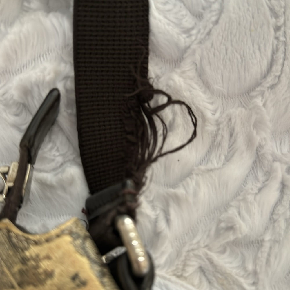 Authentic Gucci crossbody bag. Great for project pieces. - Picture 3 of 9